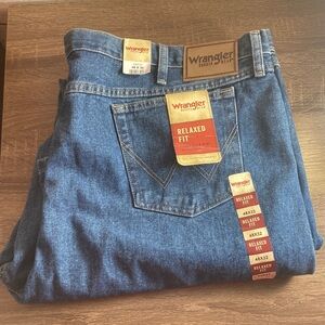 NWT Wrangler Men's Relaxed Fit Blue Jeans 48x32